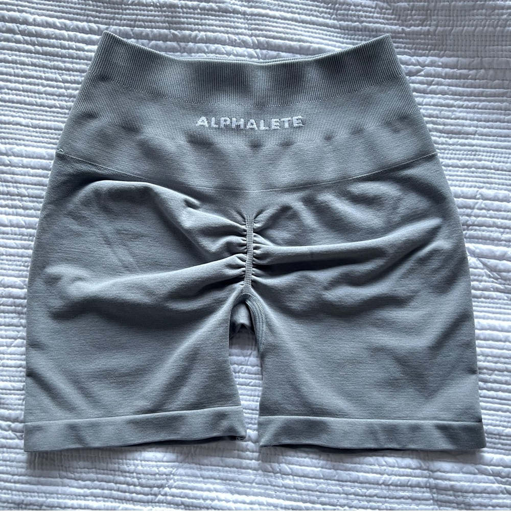 Utility Grey Size XS 4.5” Alphalete Amplify Shorts